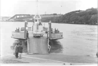 The Cleddau King at Hobbs Point : Note the collapsed bridge in the background